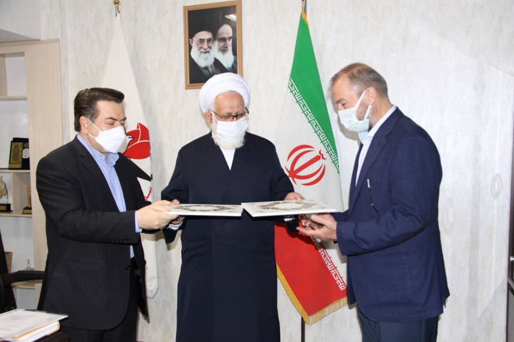 امضای تفاهم نامه همکاری و مشارکت بین مدیرعامل شرکت کوزو با دکتر ارسلان فتحی پور، مدیرعامل شرکت شاهد در حضور نماینده معزز ولی فقیه