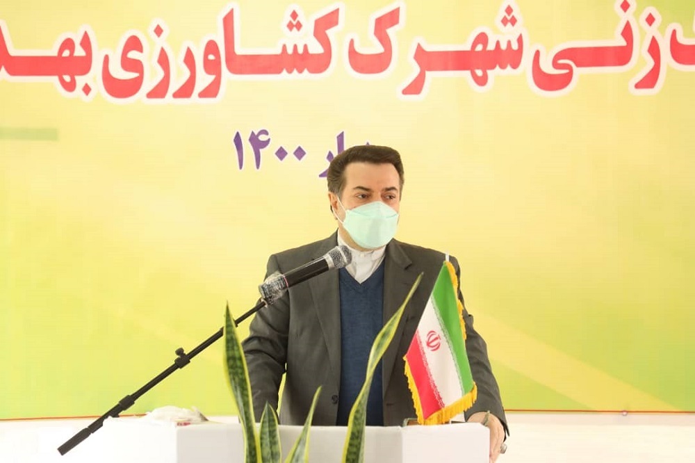 با حضور دکترفتحی پور و مسئولین استانی استان مازندران، کلنگ شهرک کشاورزی شرکت بهدشت چمستان شهرستان نور به زمین زده شد